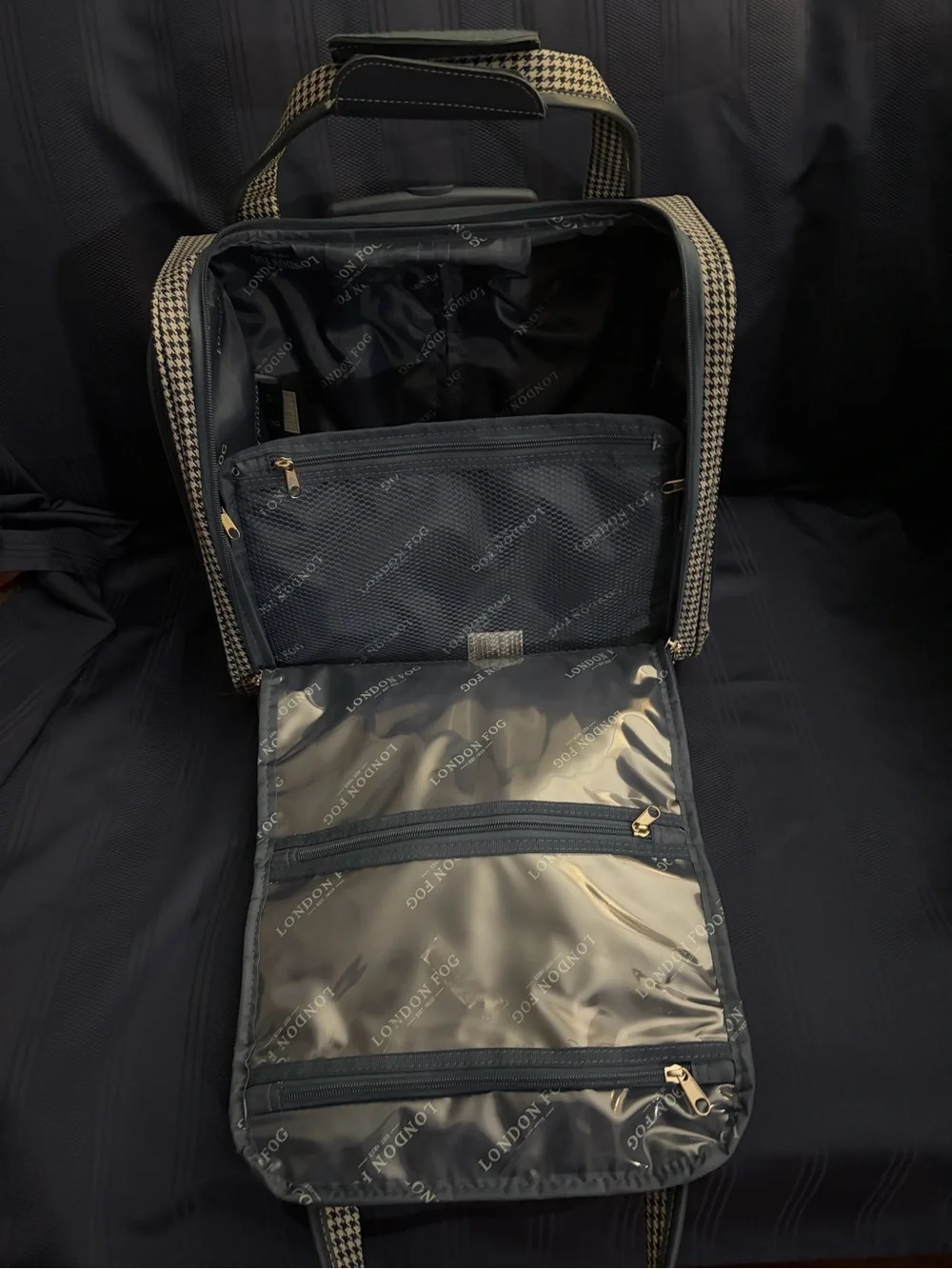 NWT London Fog Under the Seat Abbey lll Blue&White Houndstooth/Telescope/wheels